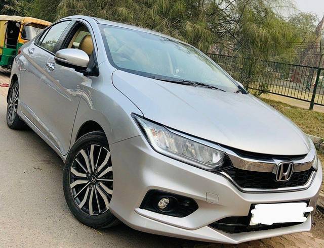 https://images10.gaadi.com/usedcar_image/3692940/original/processed_img2923951__used_car_2923951_1701177066.jpg?imwidth=6400