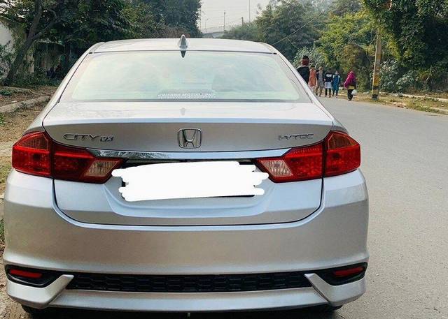 https://images10.gaadi.com/usedcar_image/3692940/original/processed_img2923951__used_car_2923951_1701177072.jpg?imwidth=6401