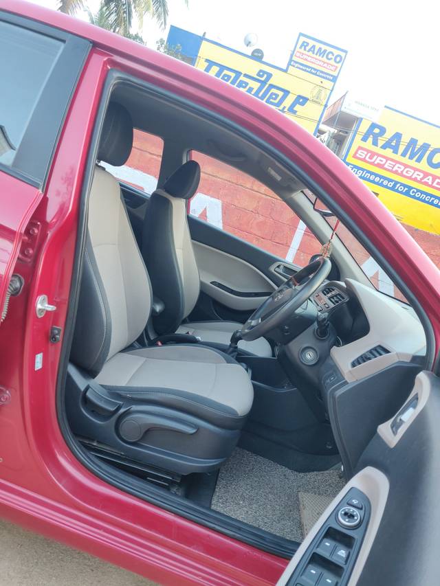 https://images10.gaadi.com/usedcar_image/3692970/original/img2923963__used_car_2923963_1701178630.jpg?imwidth=6402