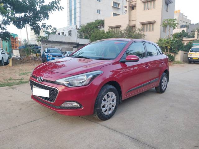 https://images10.gaadi.com/usedcar_image/3692970/original/processed_img2923963__used_car_2923963_1701178494.jpg?imwidth=6400
