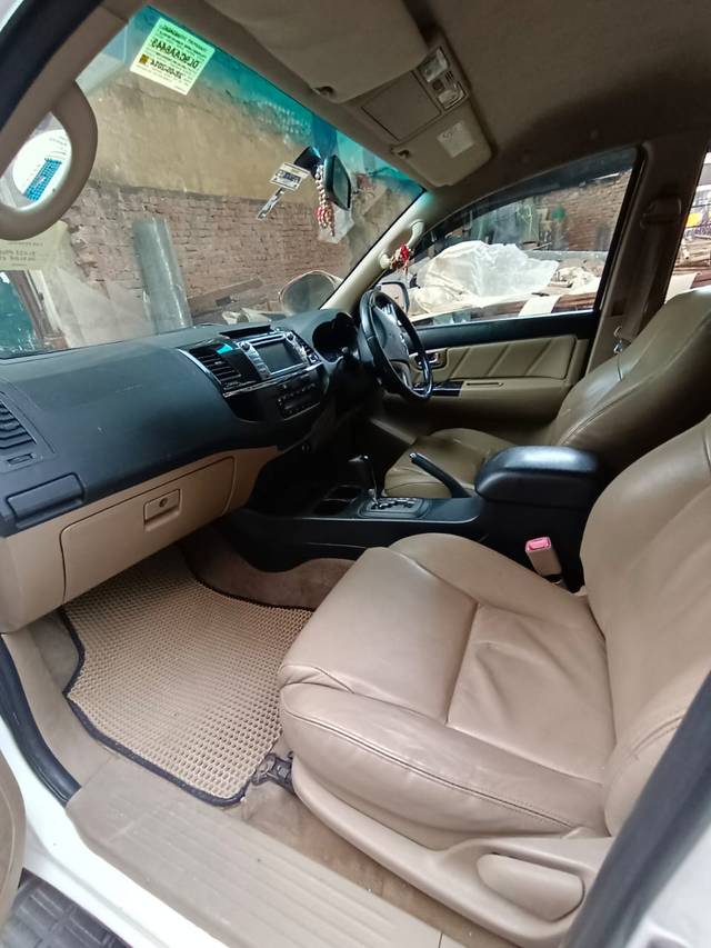 https://images10.gaadi.com/usedcar_image/3692974/original/img2923965__used_car_2923965_1701178570.jpg?imwidth=6401