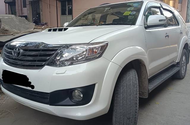 https://images10.gaadi.com/usedcar_image/3692974/original/img2923965__used_car_2923965_1701178576.jpg?imwidth=6402