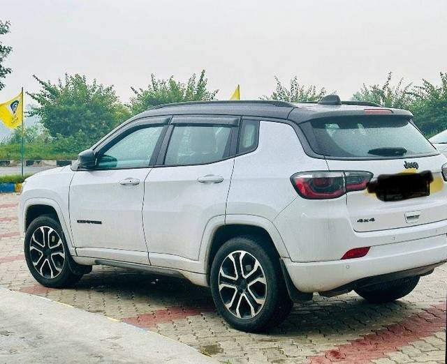 https://images10.gaadi.com/usedcar_image/3693010/original/processed_9ccf16b9-cd33-473a-a6ed-75f8f04dec54.jpeg?imwidth=6400