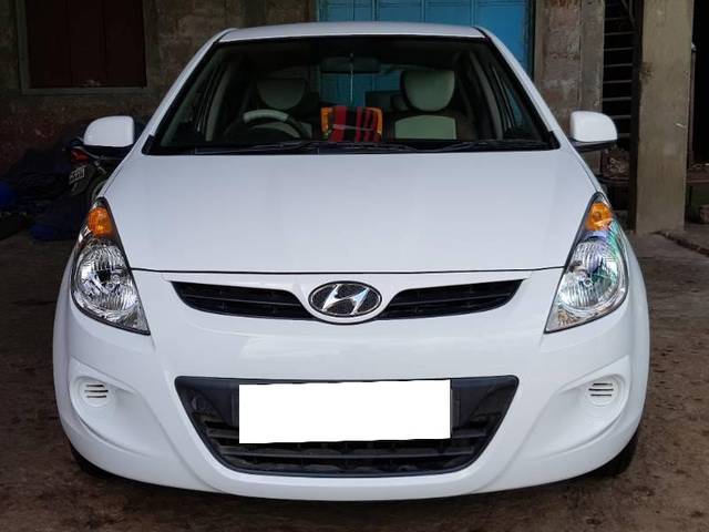 https://images10.gaadi.com/usedcar_image/3693021/original/processed_5ba3fb9f-cab4-4c96-b115-00815ac65fb3.jpg?imwidth=6402