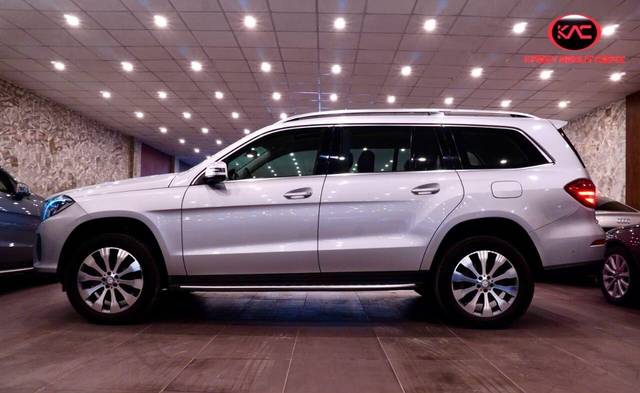 https://images10.gaadi.com/usedcar_image/3693025/original/processed_img2923990__used_car_2923990_1701237634.jpg?imwidth=6402