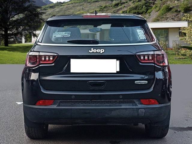 https://images10.gaadi.com/usedcar_image/3693033/original/processed_img2923995__used_car_2923995_1702473235.jpg?imwidth=6402