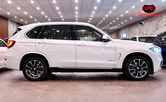 https://images10.gaadi.com/usedcar_image/3693044/original/processed_img2924000__used_car_2924000_1701181843.jpg?imwidth=6401