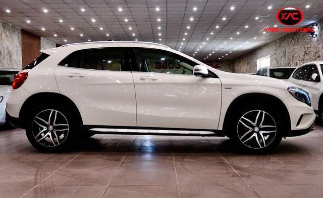 https://images10.gaadi.com/usedcar_image/3693062/original/processed_img2924006__used_car_2924006_1701237805.jpg?imwidth=6401