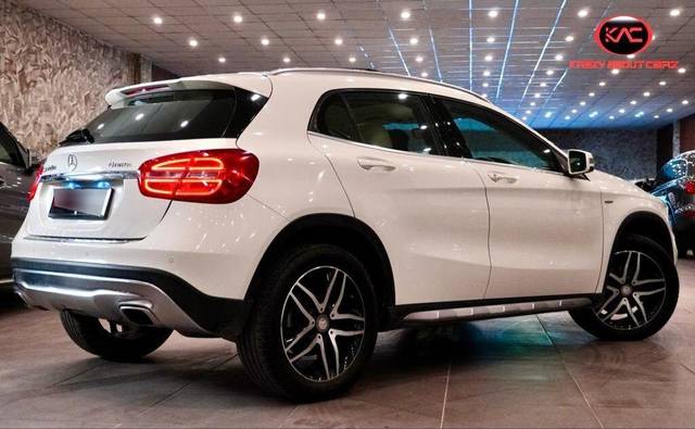 https://images10.gaadi.com/usedcar_image/3693062/original/processed_img2924006__used_car_2924006_1701237809.jpg?imwidth=6402