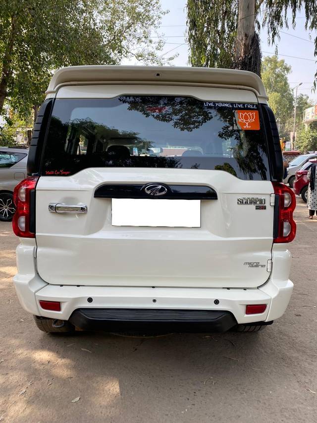 https://images10.gaadi.com/usedcar_image/3693078/original/processed_img2924012__used_car_2924012_1701972243.jpg?imwidth=6402