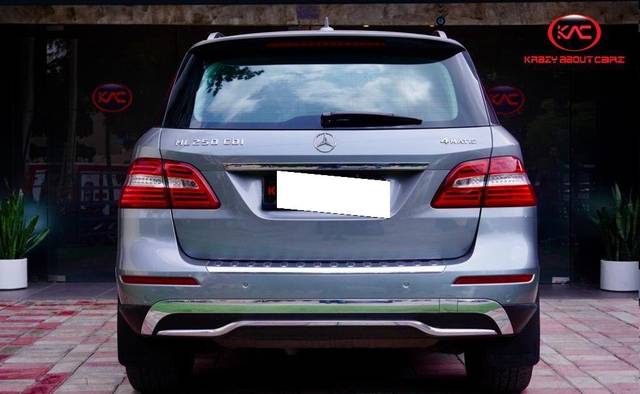 https://images10.gaadi.com/usedcar_image/3693079/original/processed_img2924013__used_car_2924013_1701238157.jpg?imwidth=6401