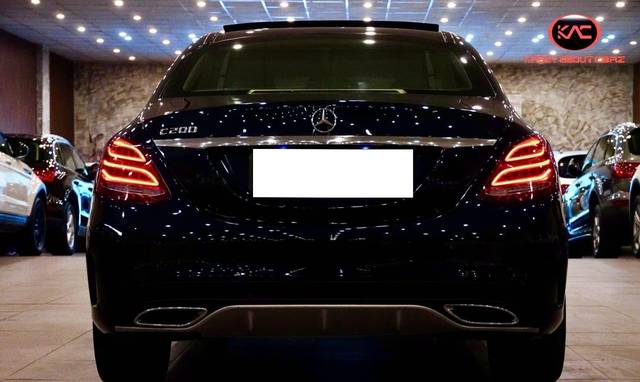 https://images10.gaadi.com/usedcar_image/3693100/original/processed_img2924017__used_car_2924017_1701238243.jpg?imwidth=6402