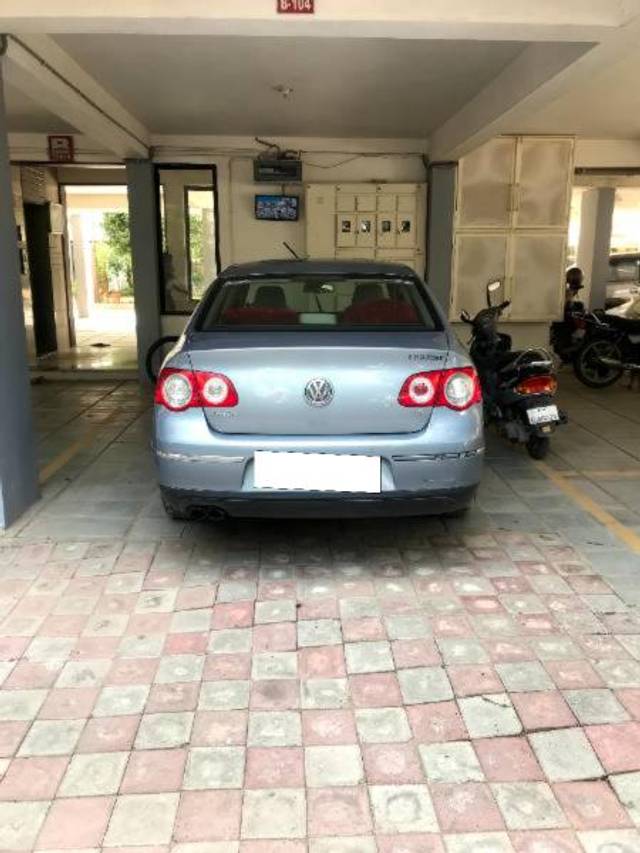 https://images10.gaadi.com/usedcar_image/3693103/original/processed_220a42aa-2b35-43d1-a2b3-604e236bdb5f.jpg?imwidth=6402