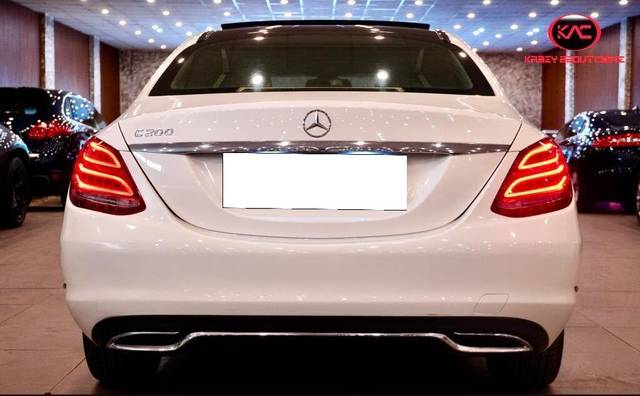 https://images10.gaadi.com/usedcar_image/3693105/original/processed_img2924018__used_car_2924018_1701238213.jpg?imwidth=6402