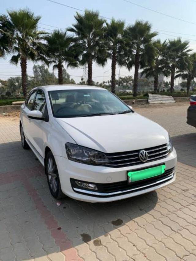 https://images10.gaadi.com/usedcar_image/3693174/original/processed_480e5bb4-6565-4fc1-8f49-080bd93d6f21.jpeg?imwidth=6400