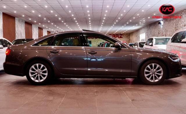 https://images10.gaadi.com/usedcar_image/3693190/original/processed_img2924047__used_car_2924047_1701237445.jpg?imwidth=6401