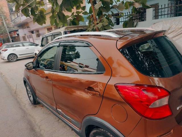 https://images10.gaadi.com/usedcar_image/3693272/original/processed_a3e2c256-ed58-4e2e-9a9d-f94784db0851.jpg?imwidth=6402