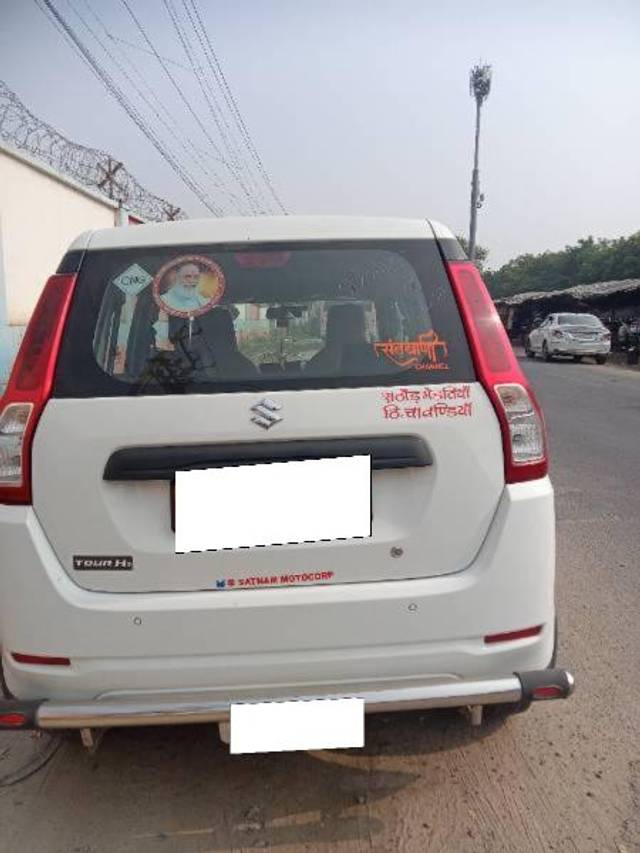 https://images10.gaadi.com/usedcar_image/3693345/original/processed_7fbedd81-939e-400e-b959-28a52c186e70.jpg?imwidth=6402