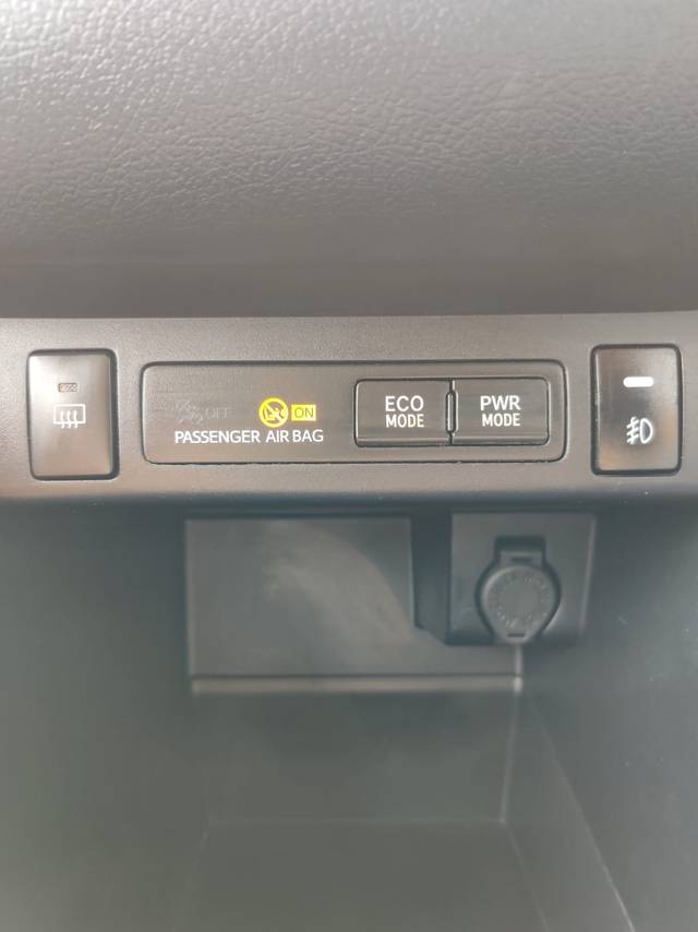 https://images10.gaadi.com/usedcar_image/3693405/original/img2924062__used_car_2924062_1701224890.jpg?imwidth=6402