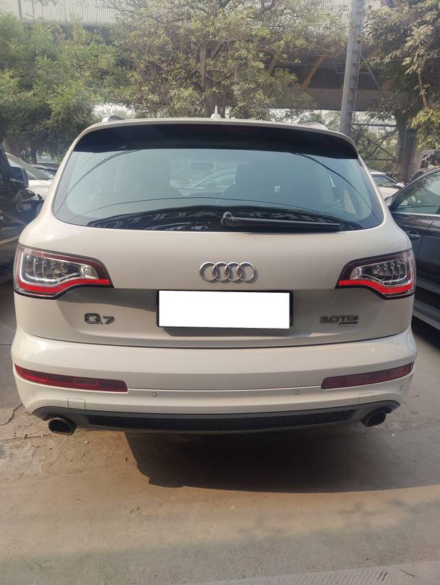 https://images10.gaadi.com/usedcar_image/3693407/original/processed_img2924064__used_car_2924064_1701225137.jpg?imwidth=6401