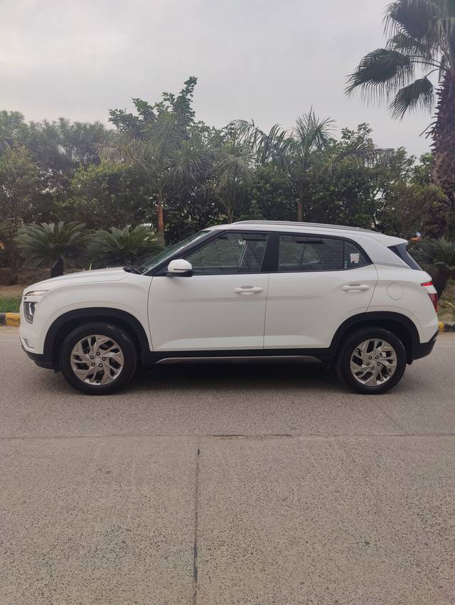 https://images10.gaadi.com/usedcar_image/3693411/original/img2924066__used_car_2924066_1701225401.jpg?imwidth=6401