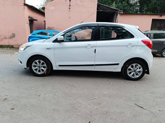 https://images10.gaadi.com/usedcar_image/3693448/original/img2924075__used_car_2924075_1701229542.jpg?imwidth=6402