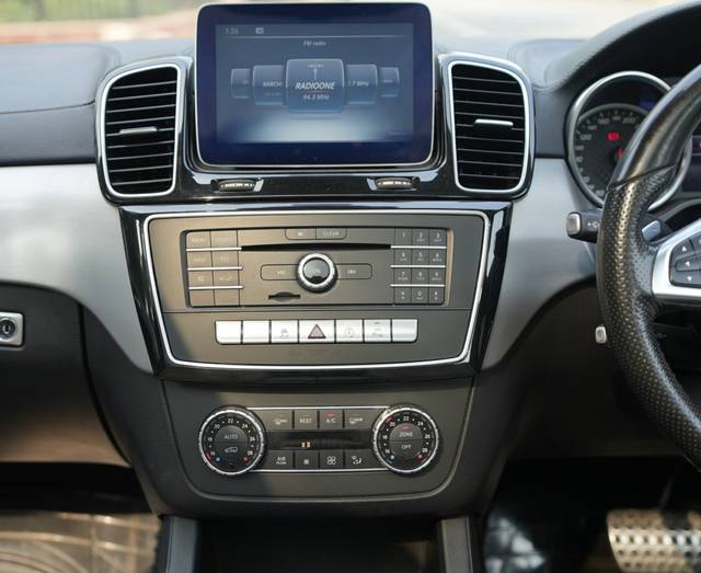 https://images10.gaadi.com/usedcar_image/3693463/original/img2924077__used_car_2924077_1701231047.jpg?imwidth=6401