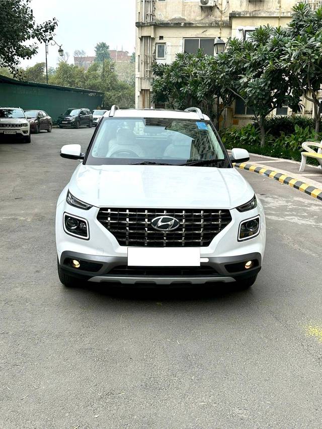 https://images10.gaadi.com/usedcar_image/3693493/original/processed_img2924091__used_car_2924091_1701232798.jpg?imwidth=6402