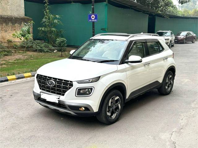 https://images10.gaadi.com/usedcar_image/3693493/original/processed_img2924091__used_car_2924091_1701232802.jpg?imwidth=6401