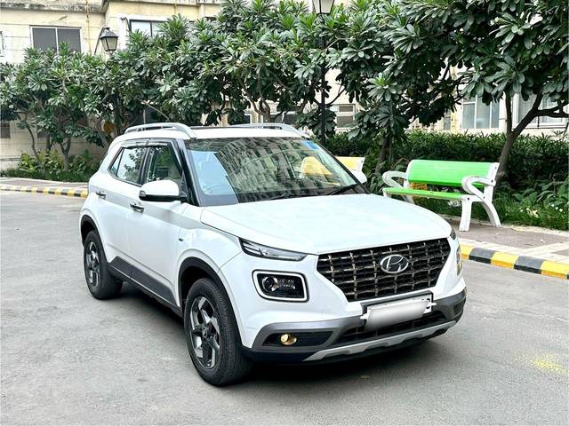 https://images10.gaadi.com/usedcar_image/3693493/original/processed_img2924091__used_car_2924091_1701232835.jpg?imwidth=6400