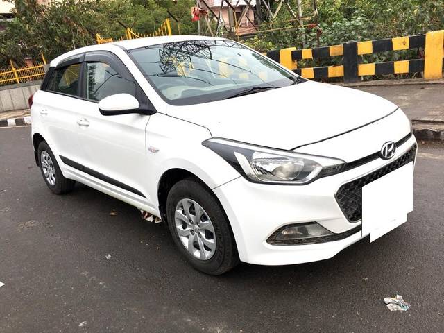 https://images10.gaadi.com/usedcar_image/3693495/original/processed_img2924093__usedcar_b_2924093_1701232827.jpg?imwidth=6400