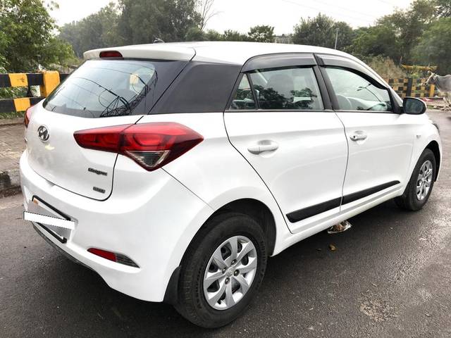 https://images10.gaadi.com/usedcar_image/3693495/original/processed_img2924093__usedcar_d_2924093_1701232827.jpg?imwidth=6401
