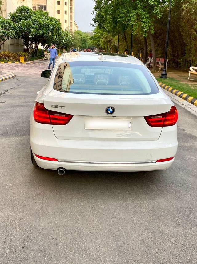 https://images10.gaadi.com/usedcar_image/3693502/original/processed_img2924096__used_car_2924096_1701233035.jpg?imwidth=6401