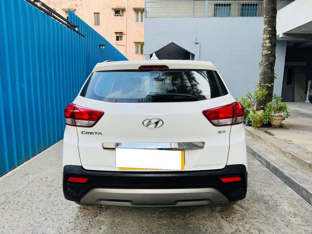 https://images10.gaadi.com/usedcar_image/3693516/original/processed_img2924101__used_car_2924101_1701233676.jpg?imwidth=6402