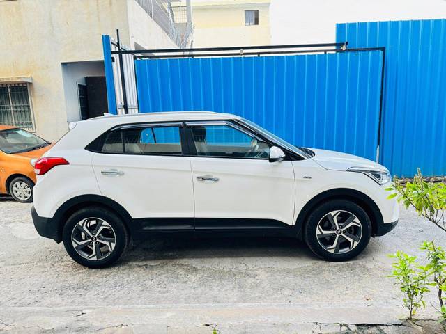 https://images10.gaadi.com/usedcar_image/3693516/original/processed_img2924101__used_car_2924101_1701233682.jpg?imwidth=6401
