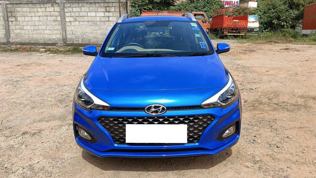 https://images10.gaadi.com/usedcar_image/3693522/original/processed_img2924103__used_car_2924103_1701233920.jpg?imwidth=6402