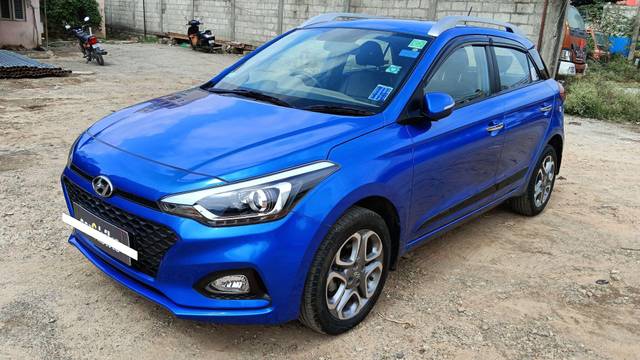 https://images10.gaadi.com/usedcar_image/3693522/original/processed_img2924103__used_car_2924103_1701233937.jpg?imwidth=6401