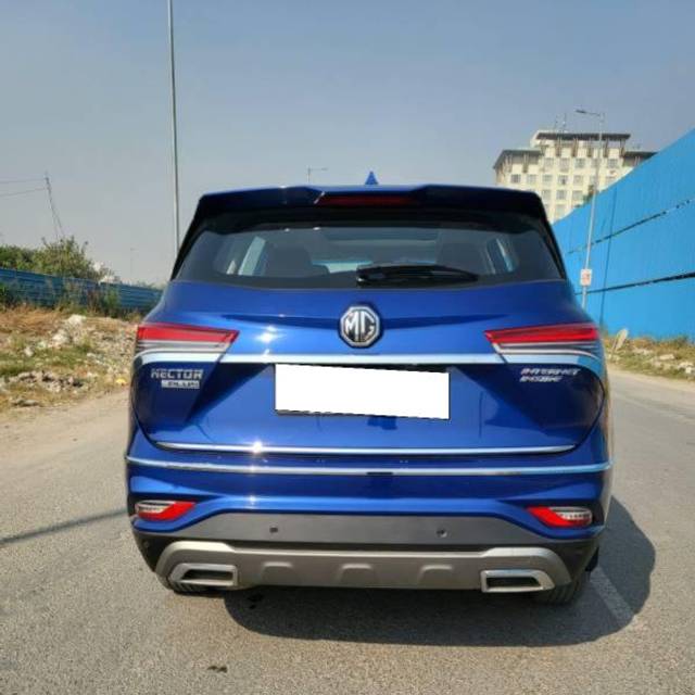https://images10.gaadi.com/usedcar_image/3693527/original/processed_a7507e67-0496-4cad-8e12-30c6d5fdfeb2.jpg?imwidth=6402