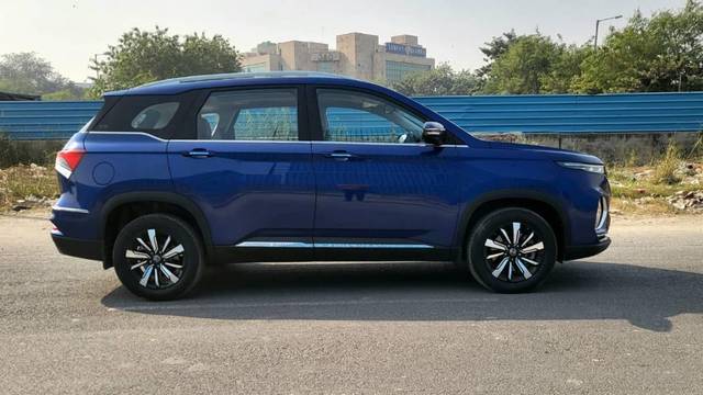https://images10.gaadi.com/usedcar_image/3693527/original/processed_b59b51ed-b8dc-4c02-b228-fbd06edcbd5f.jpg?imwidth=6401