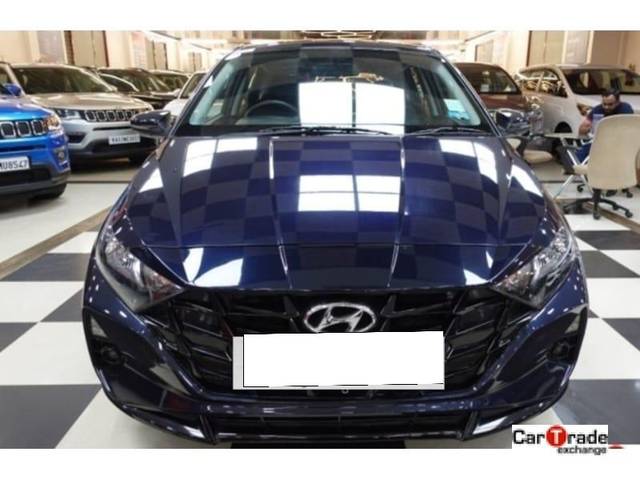 https://images10.gaadi.com/usedcar_image/3693549/original/processed_img2924117__used_car_2924117_1701251841.jpg?imwidth=6400