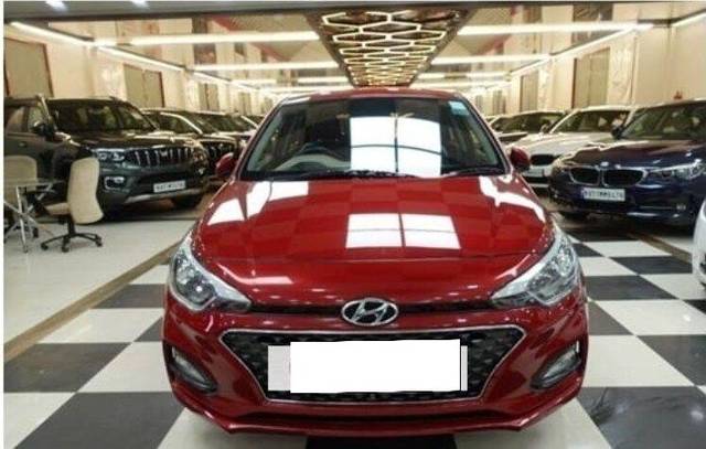 https://images10.gaadi.com/usedcar_image/3693579/original/processed_img2924132__used_car_2924132_1701235992.jpg?imwidth=6400