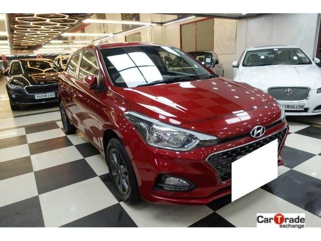 https://images10.gaadi.com/usedcar_image/3693579/original/processed_img2924132__used_car_2924132_1701235993.jpg?imwidth=6401