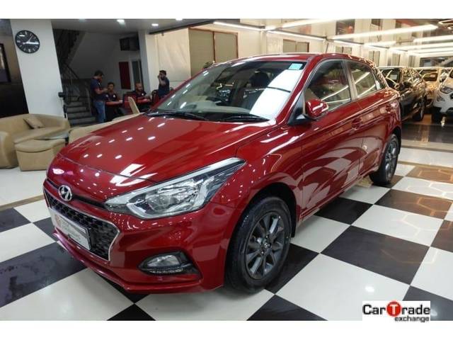 https://images10.gaadi.com/usedcar_image/3693579/original/processed_img2924132__used_car_2924132_1701235995.jpg?imwidth=6402