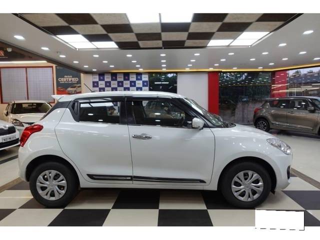 https://images10.gaadi.com/usedcar_image/3693584/original/processed_img2924134__used_car_2924134_1701236276.jpg?imwidth=6401