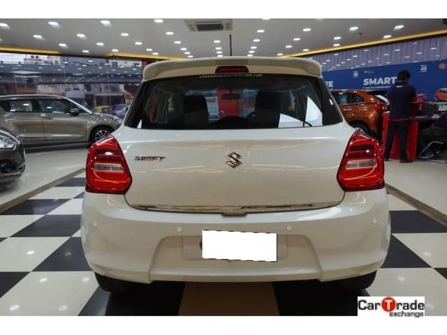https://images10.gaadi.com/usedcar_image/3693584/original/processed_img2924134__used_car_2924134_1701236295.jpg?imwidth=6402