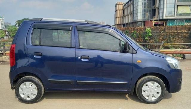 https://images10.gaadi.com/usedcar_image/3693596/original/processed_img2924138__used_car_2924138_1701236854.jpg?imwidth=6401