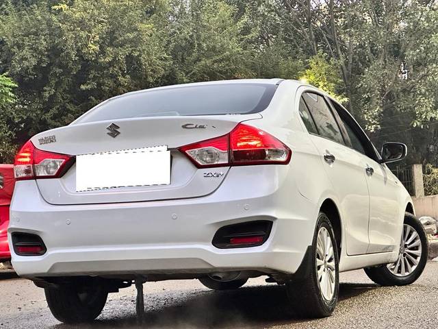 https://images10.gaadi.com/usedcar_image/3693628/original/processed_img2924152__used_car_2924152_1701237751.jpg?imwidth=6401