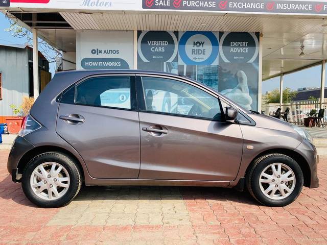 https://images10.gaadi.com/usedcar_image/3693631/original/processed_img2924154__used_car_2924154_1701237885.jpg?imwidth=6401