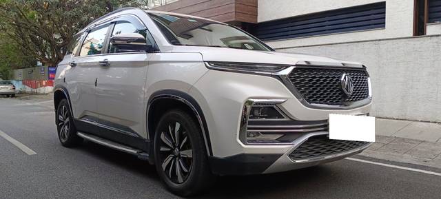 https://images10.gaadi.com/usedcar_image/3693636/original/processed_img2924158__used_car_2924158_1701238051.jpg?imwidth=6402