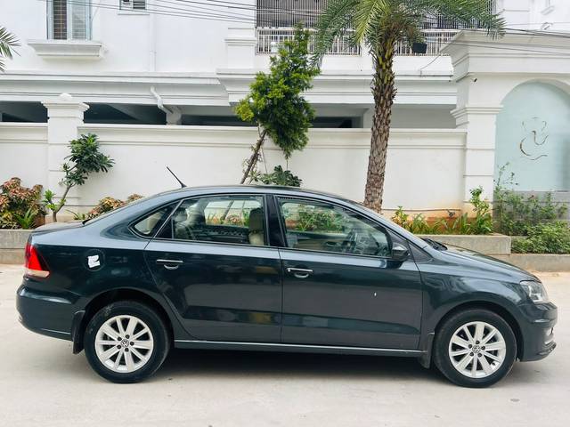 https://images10.gaadi.com/usedcar_image/3693638/original/img2924159__used_car_2924159_1701238093.jpg?imwidth=6401
